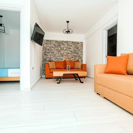 Design Suites Efharis  Néa Péramos Bagian luar foto