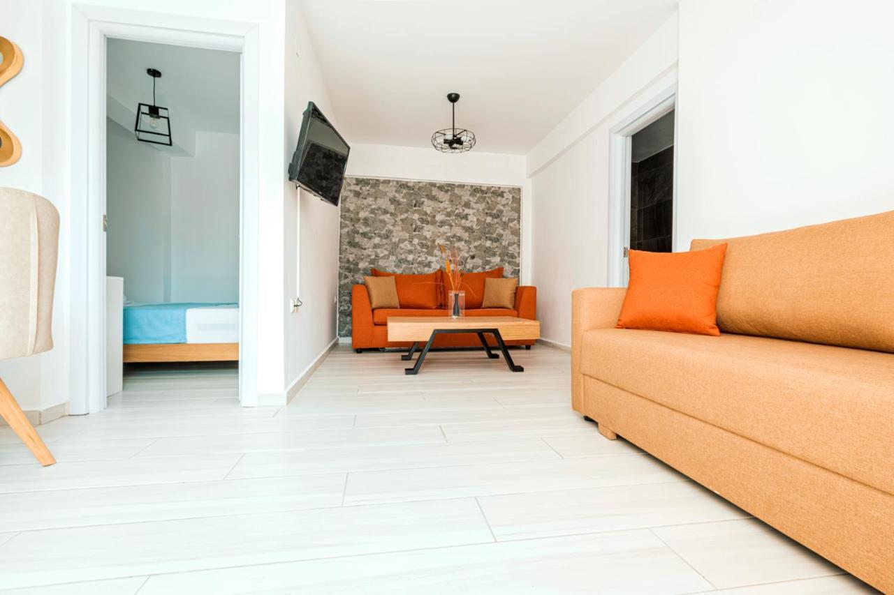 Design Suites Efharis  Néa Péramos Bagian luar foto