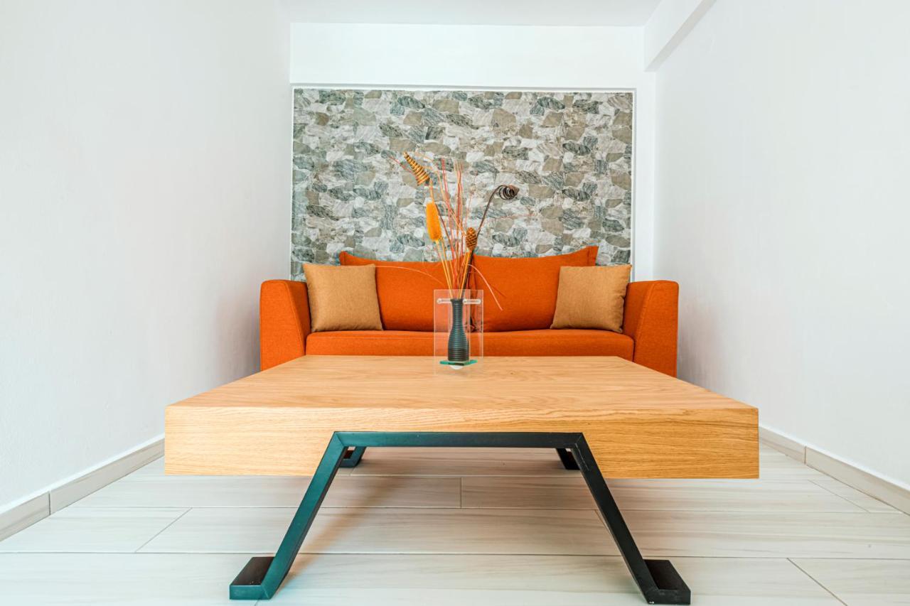 Design Suites Efharis  Néa Péramos Bagian luar foto