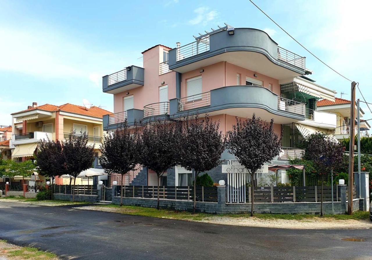 Design Suites Efharis  Néa Péramos Bagian luar foto